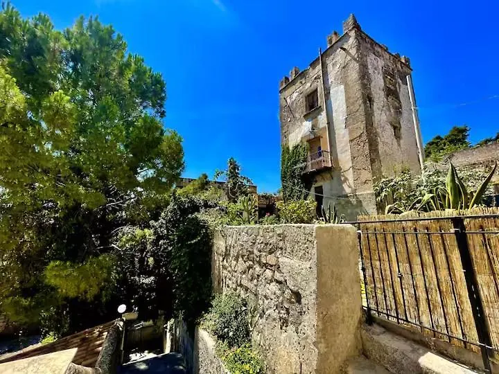 Dom wakacyjny History And Art Casa Bellacera Casteldaccia